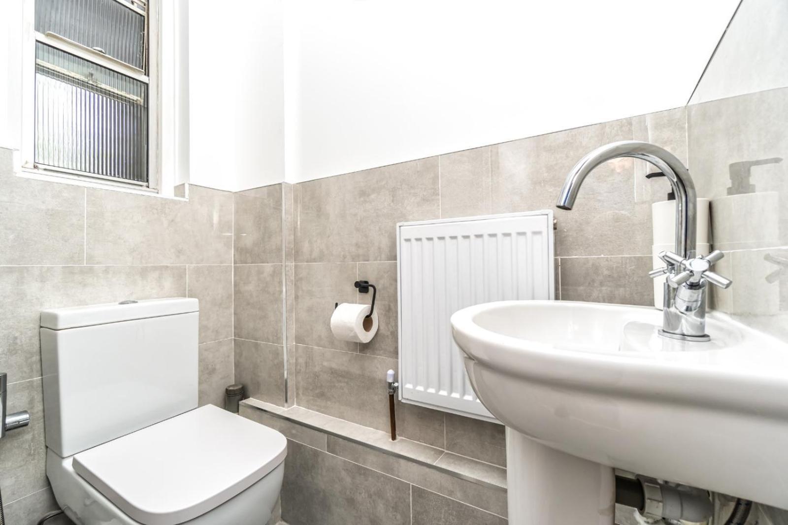 Cosy Guest House In Whitechapel London Exterior photo